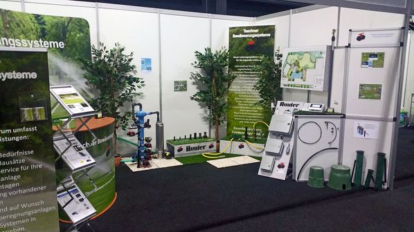 Vorführung der neuesten Generation von Steuergeräten für die Bewässerungssteuerung.